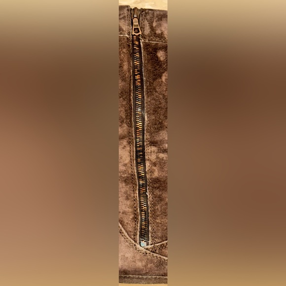 UGG Cargo Ill 5132 Boots in Walnut Brown Suede w/ Cream Shearling Lining size 7 - Picture 13 of 16